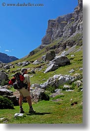 images/Europe/Spain/Ordesa/hiking-in-valley-11.jpg