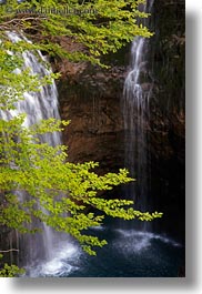 images/Europe/Spain/Ordesa/waterfall-n-tree-branch-06.jpg