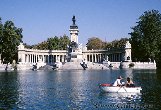 boat-monument.jpg