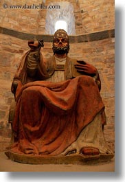 images/Europe/Spain/Siresa/IglesiaMonasterioDeSanPedro/king-statue.jpg