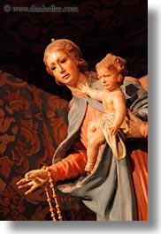 images/Europe/Spain/Siresa/IglesiaMonasterioDeSanPedro/modonna-n-jesus-statue-01.jpg