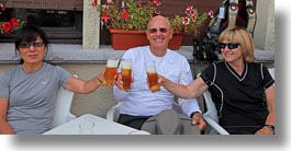 images/Europe/Spain/Siresa/beer-cheers.jpg