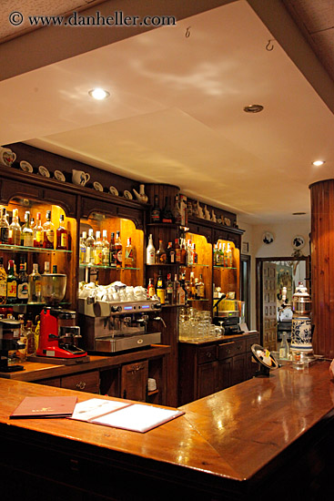 castillo-de-archer-bar-01.jpg