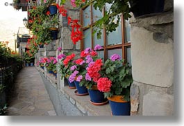 images/Europe/Spain/Torla/flowers-in-windows-02.jpg