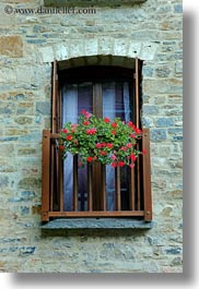 images/Europe/Spain/Torla/flowers-in-windows-03.jpg