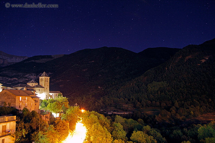 town-church-n-night-stars-02.jpg