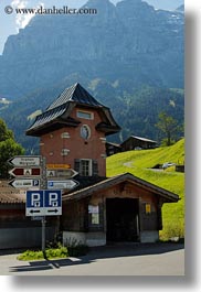 images/Europe/Switzerland/Grindelwald/funny-house-n-signs.jpg