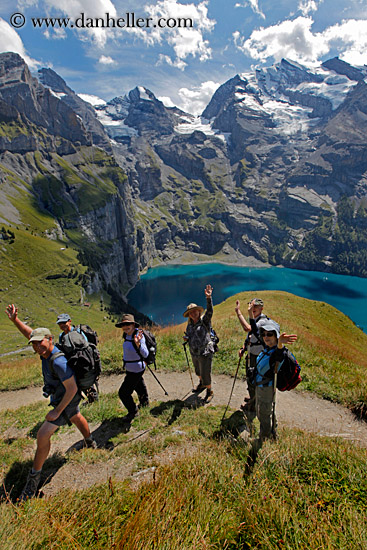 lake-oeschinensee-hikers-06.jpg