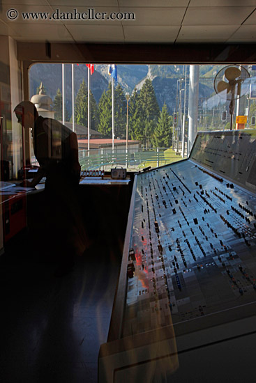 train-controller-station-01.jpg