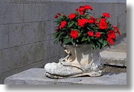 images/Europe/Switzerland/Montreaux/Flowers/flowers-in-boot-planter-02.jpg