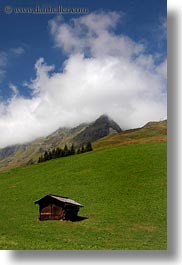 images/Europe/Switzerland/Murren/Scenics/house-n-mtn-04.jpg
