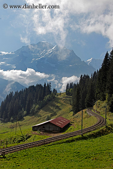 train-track-n-mtns-01.jpg