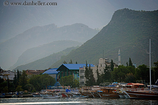 boats-in-harbor-5.jpg