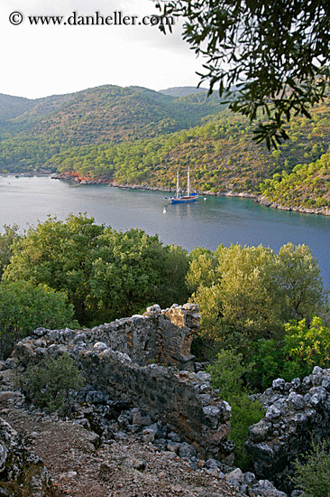 ruins-bay-boat.jpg