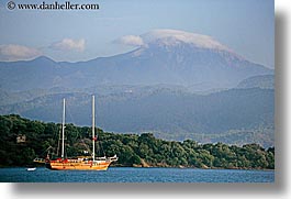 images/Europe/Turkey/OceanScenics/sailboat-in-bay-2.jpg