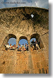 images/Europe/Turkey/WtGroup/Group/tour-group-n-arch-window-ruins-6.jpg