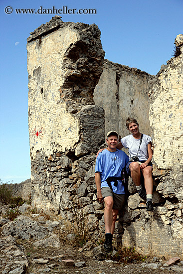 rose-n-drew-posing-in-ruins.jpg