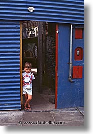 images/LatinAmerica/Argentina/BuenosAires/LaBoca/People/Kids/boy-blue-doorway.jpg