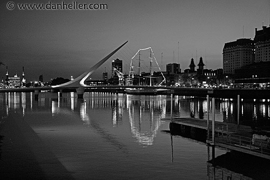 puerto-madero-bridge-7-bw.jpg