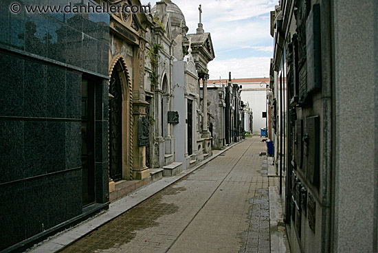 grave-alley-2.jpg