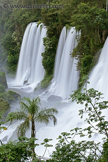 iguazu-close-up-2b.jpg