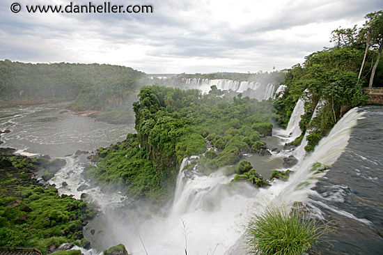 iguazu-falls-2b.jpg