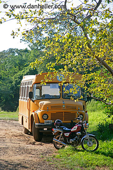 bus-n-motorcycle.jpg