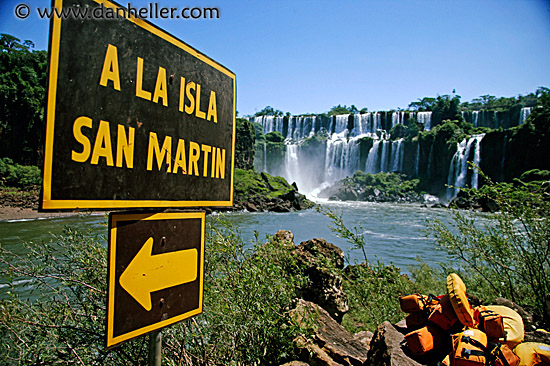 isla-san_martin-sign.jpg