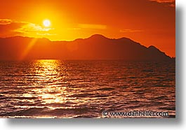 images/LatinAmerica/Chile/Lakes/pat-sunset.jpg