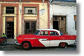 images/LatinAmerica/Cuba/Cars/red-n-white.jpg