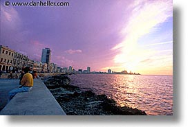 images/LatinAmerica/Cuba/Malecon/malecon-sunset-3.jpg
