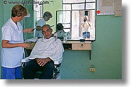 images/LatinAmerica/Cuba/People/Men/barber.jpg