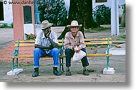 images/LatinAmerica/Cuba/People/Men/benched.jpg