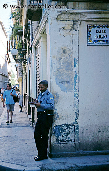 cuban-cop-1.jpg