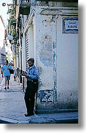 images/LatinAmerica/Cuba/People/Men/cuban-cop-1.jpg