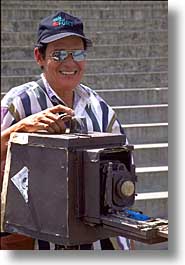 images/LatinAmerica/Cuba/People/Men/photog-c.jpg