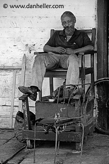 shoe-shiner-bw.jpg