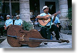 images/LatinAmerica/Cuba/People/Men/upright-bass-n-guitar.jpg