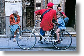images/LatinAmerica/Cuba/People/Misc/family-on-bike.jpg