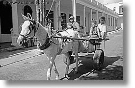 images/LatinAmerica/Cuba/People/Misc/horse-drawn-cart.jpg