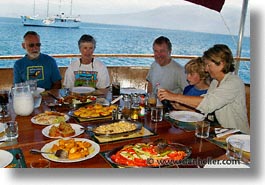 images/LatinAmerica/Ecuador/Galapagos/Boats/Sagitta/Food/group-meal-03.jpg