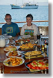 images/LatinAmerica/Ecuador/Galapagos/Boats/Sagitta/Food/group-meal-05.jpg