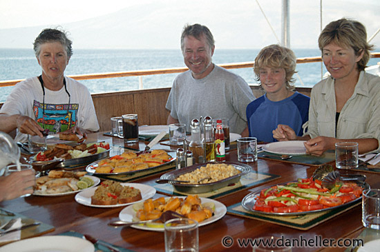 group-meal-06.jpg