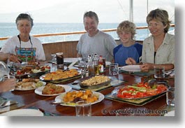 images/LatinAmerica/Ecuador/Galapagos/Boats/Sagitta/Food/group-meal-06.jpg