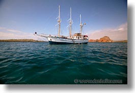images/LatinAmerica/Ecuador/Galapagos/Boats/Sagitta/SailsDown/sagitta-afloat-02.jpg