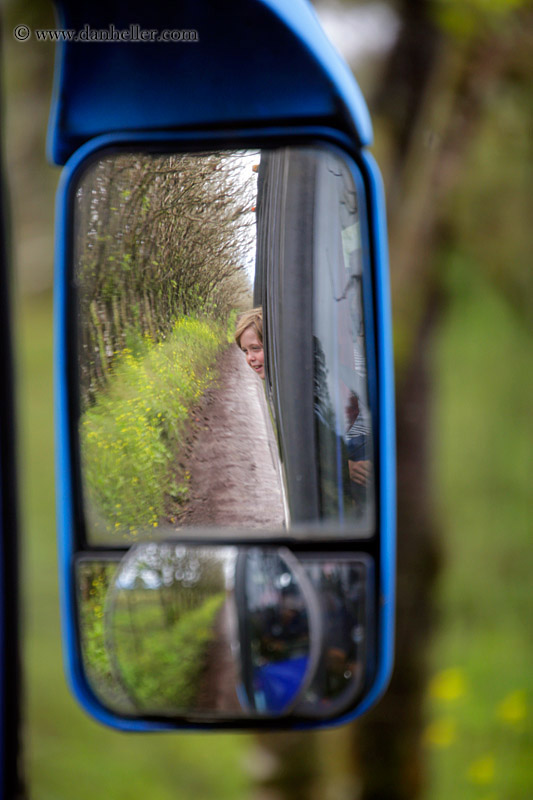 jack-head-out-bus-window-02.jpg