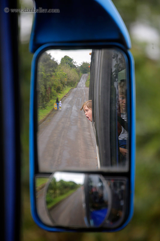 jack-head-out-bus-window-06.jpg