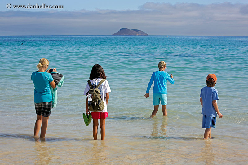 kids-on-beach-01.jpg