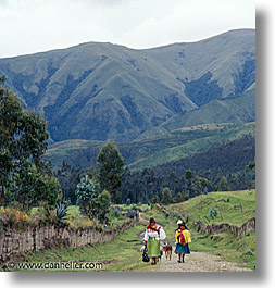 images/LatinAmerica/Ecuador/Highlands/long-walk.jpg
