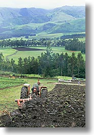 images/LatinAmerica/Ecuador/Highlands/plowing.jpg